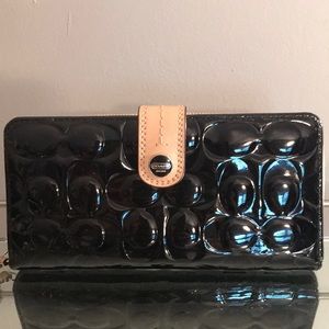 Immaculate Coach patent wallet